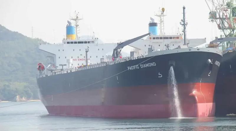 কাতার উপকূলে তেলের জাহাজে ইরানের হামলা