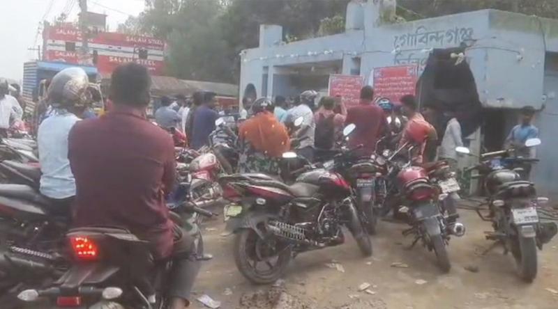 গাইবান্ধায় বেশি দামে তেল বিক্রি, ২ জনকে জরিমানা