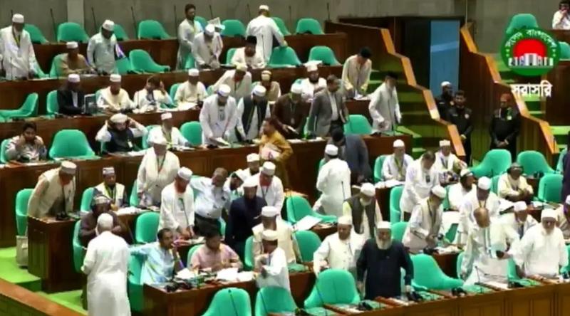 সংসদ থেকে বিরোধী দলের ওয়াকআউট