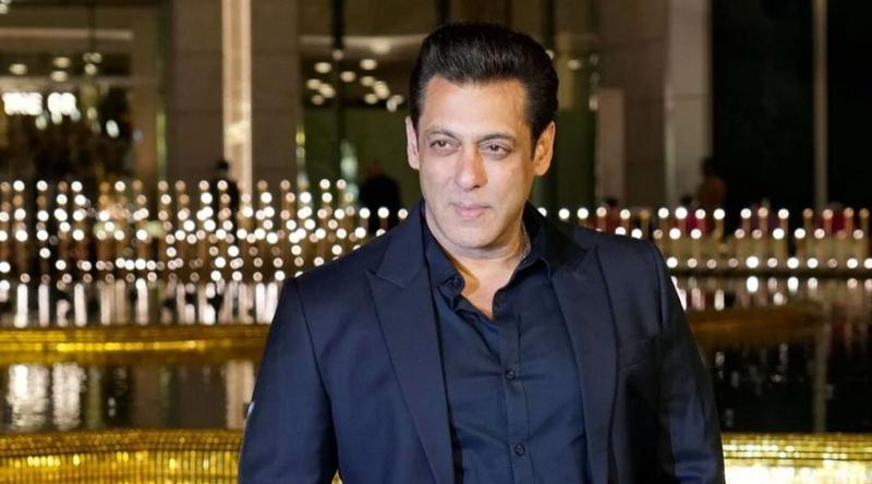 আঙ্গুলে আংটি পরে নতুন আলোচনায় সালমান খান!