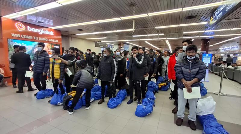 লিবিয়া থেকে দেশে ফিরলেন ১৭৫ বাংলাদেশি