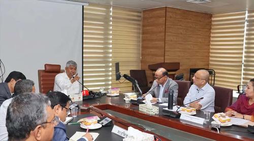 বলতেছে কাপড় এনেছে, খুলে দেখি সব অ্যালকোহল : এনবিআর চেয়ারম্যান