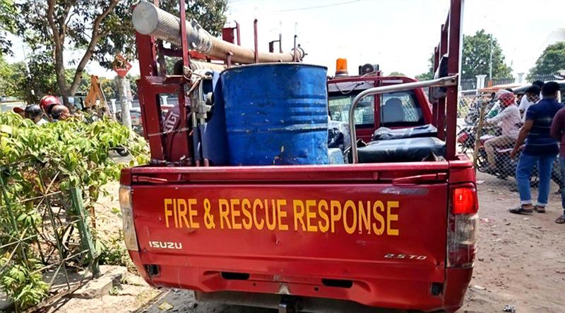 রাজশাহীতে ‘ভুয়া চাহিদাপত্র’ দেখিয়ে তেল নিতে গিয়ে ধরা ৪ ফায়ারকর্মী