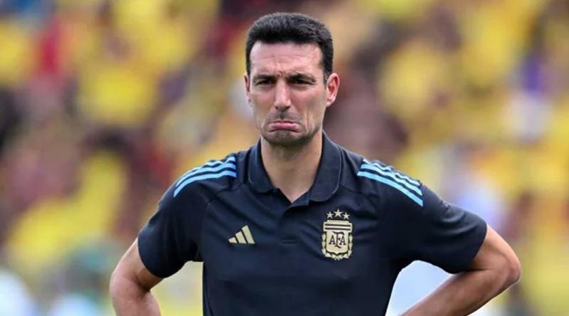 সংবাদ সম্মেলনে ঢুকে আর্জেন্টিনা কোচকে ভক্তের সতর্কতা