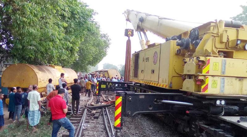 ১০ ঘণ্টা পরও সিলেটের সঙ্গে সারা দেশের রেল যোগাযোগ বন্ধ