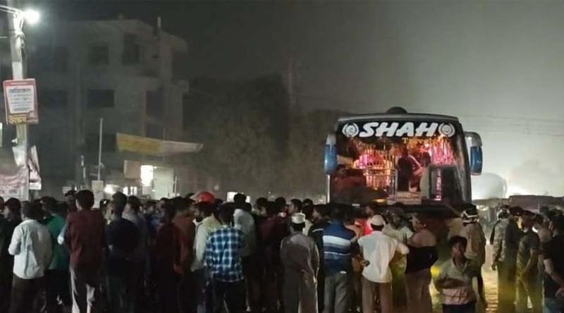 জ্বালানি তেল না পেয়ে মোটরসাইকেল চালকদের মহাসড়ক অবরোধ