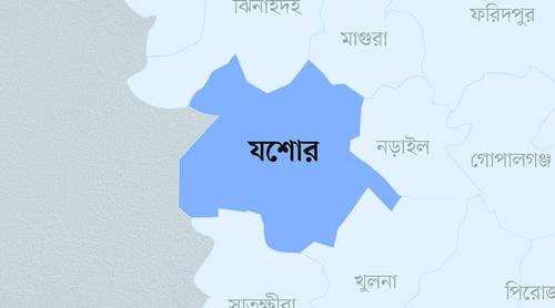 যশোরে মাইকে ঘোষণা দিয়ে পুলিশকে মেরে আসামী ছিনতাই