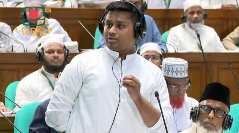 পাম্প বন্ধ হয়ে যাচ্ছে, গাড়ির সারি মন্ত্রী কি দেখতে পাচ্ছেন না, সংসদে হাসনাতের প্রশ্ন