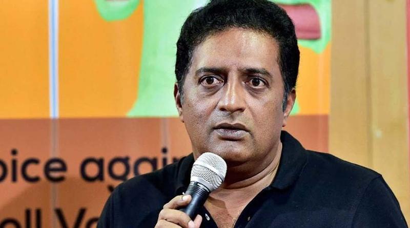 ধর্মীয় রীতি মেনে শেষকৃত্য! মায়ের মৃত্যু নিয়ে কী জবাব দিলেন প্রকাশ রাজ?