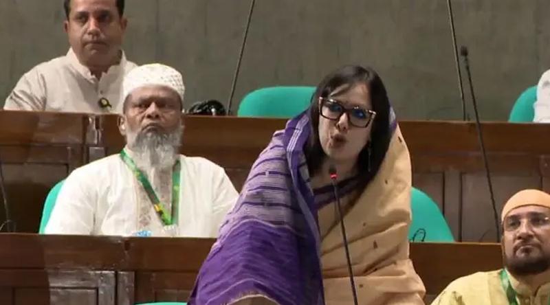 বাসা-বাড়িতে সংযোগ থাকলেও গ্যাস নেই: রুমিন ফারহানা