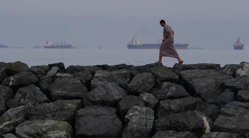 হরমুজ প্রণালিতে ইরানের অবরোধ, পারস্য উপসাগরে আটকা ২১৯০ জাহাজ