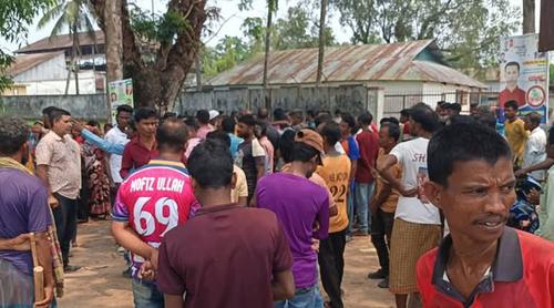 বিনা চিকিৎসায় অন্তঃসত্ত্বা নারীর মৃত্যু, চা শ্রমিকদের বিক্ষোভ