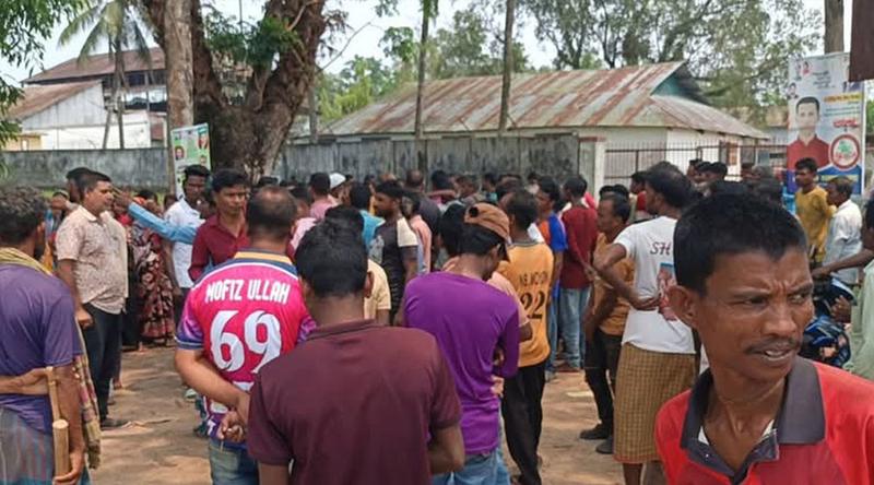 বিনা চিকিৎসায় অন্তঃসত্ত্বা নারীর মৃত্যু, চা শ্রমিকদের বিক্ষোভ