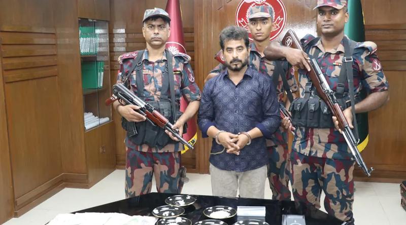 যশোরে সাড়ে ৬ কোটি টাকার হীরাসহ ভারতীয় নাগরিক আটক