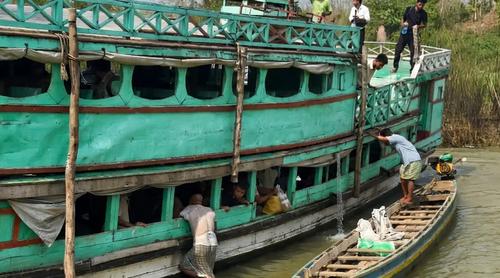 রাঙামাটিতে লঞ্চের তলা ফেটে দুর্ঘটনা