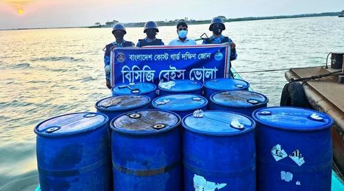 ভোলায় ২ হাজার লিটার জ্বালানি তেলসহ আটক ২