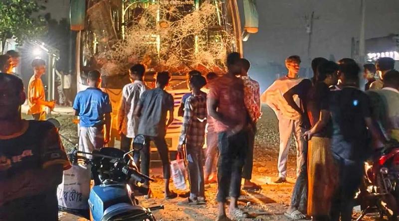 পাম্প থেকে তেল কিনতে যাওয়ার পথে বাসচাপায় যুবক নিহত