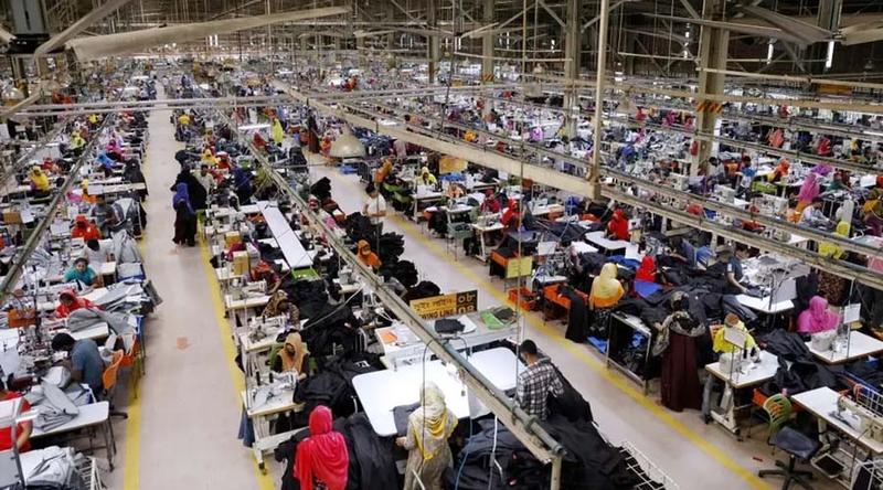 সার্বিক রপ্তানির চেয়ে পোশাক রপ্তানিতে বড় পতন