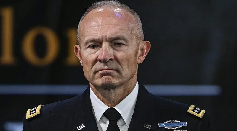 মার্কিন সেনাপ্রধান জেনারেল র‍্যান্ডি জর্জ বরখাস্ত