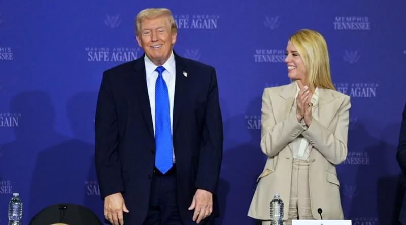 যুক্তরাষ্ট্রের অ্যাটর্নি জেনারেল পাম বন্ডিকে বরখাস্ত করলেন ট্রাম্প