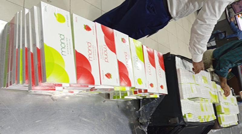 শাহ আমানত বিমানবন্দরে যাত্রীর কাছে মিললো ৩১৫ কার্টন সিগারেট