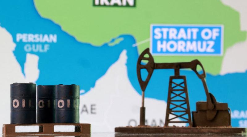 হরমুজ প্রণালী এড়াতে নতুন পাইপলাইন স্থাপনের কথা ভাবছে উপসাগরীয় দেশগুলো