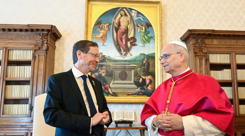 ইসরায়েলের প্রেসিডেন্ট আইজ্যাক হারজগকে যুদ্ধ বন্ধ করতে বললেন পোপ লিও