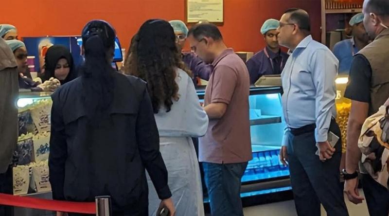 ‘বনলতা এক্সপ্রেস’ দেখতে মেয়ে জাইমাকে নিয়ে সিনেমা হলে প্রধানমন্ত্রী