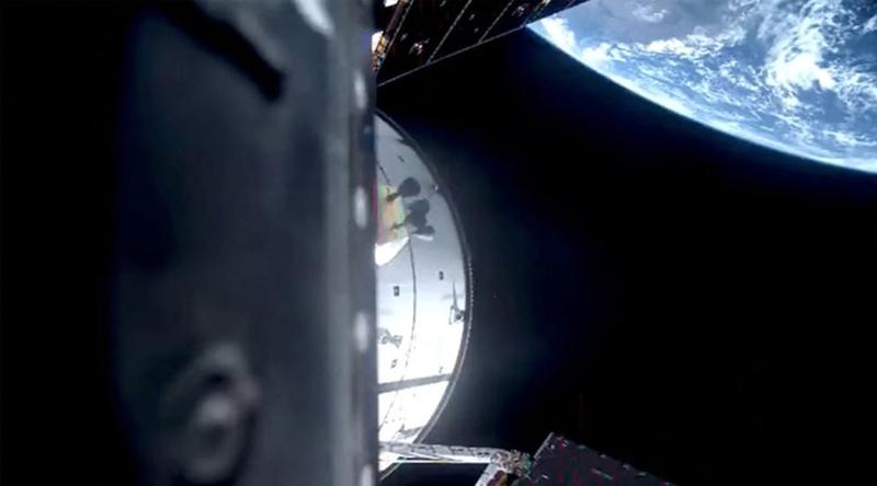 পৃথিবীর কক্ষপথ ছেড়ে এখন চাঁদের পথে আর্টেমিস-২