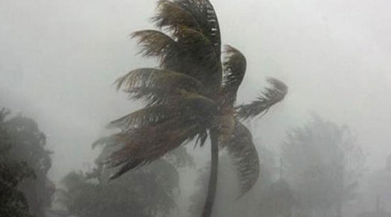 সকালের মধ্যে দেশের দুই জেলায় ৬০ কি.মি. বেগে ঝড় ও বজ্রসহ বৃষ্টির আশঙ্কা