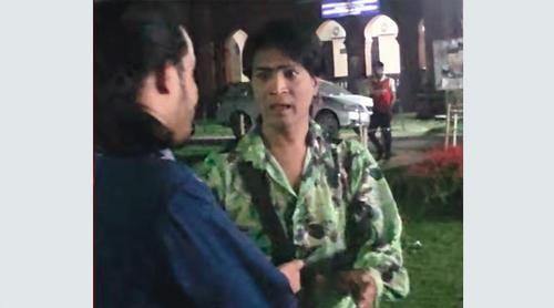 কেন কার্জন হলে এডলফ খানকে আটকে রেখেছিলেন শিক্ষার্থীরা?