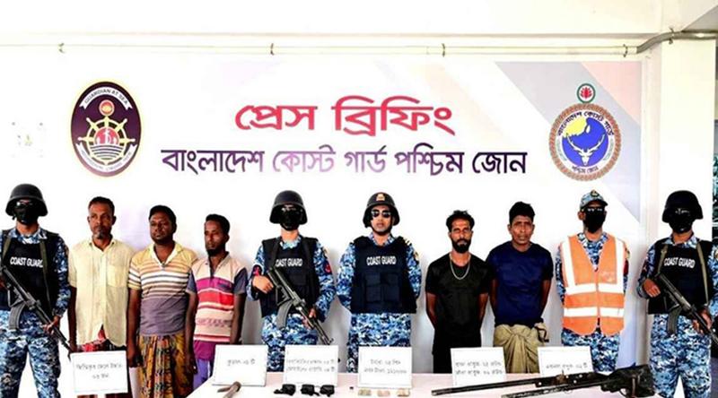 সুন্দরবনে কোস্ট গার্ডের অভিযানে অস্ত্রসহ আটক ২