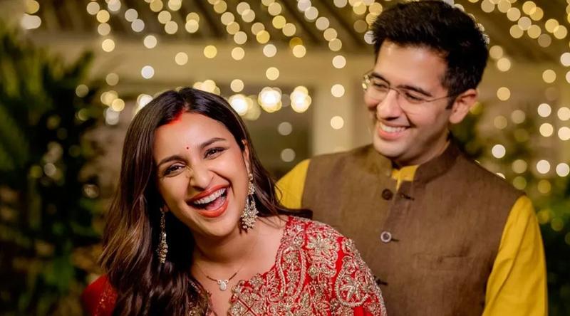 পরিণীতিকে বিয়ের পর থেকেই কি দলীয় কাজে মন নেই রাঘবের!