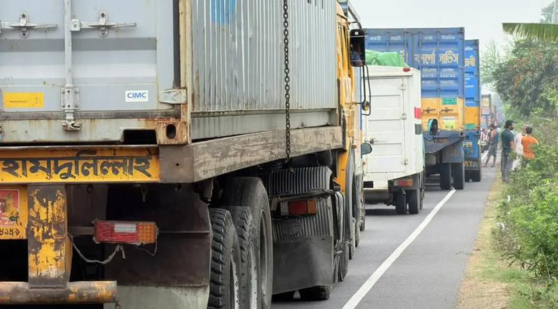 ঢাকা-চট্রগ্রাম মহাসড়কে দীর্ঘ যানজট