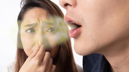 স্বামীর মুখের দুর্গন্ধ সহ্য করতে না পেরে থানায় স্ত্রীর অভিযোগ