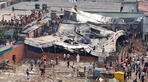 কদমতলীতে গ্যাসলাইটার কারখানায় অগ্নিকাণ্ডে নিহতের সংখ্যা বেড়ে ৫