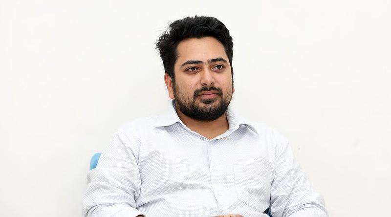 ওমরাহ পালন শেষে দেশে ফিরলেন নাহিদ ইসলাম