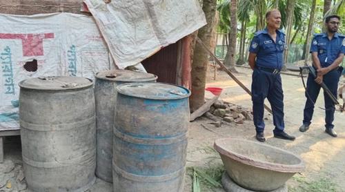 বরিশালে ইউপি সদস্যের বাড়ি থেকে ৮০০ লিটার ডিজেল জব্দ