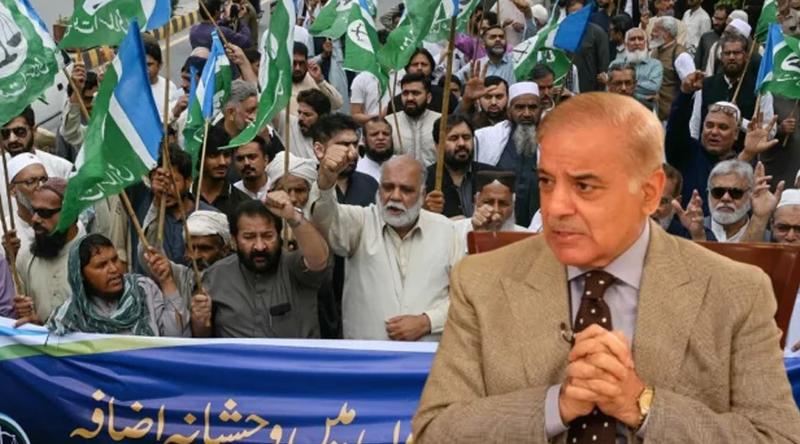 পাকিস্তানে জনরোষের মুখে গণপরিবহন ফ্রি ঘোষণা শাহবাজ শরিফের