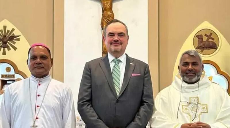 বনানী হোলি স্পিরিট চার্চে মা‌র্কিন রাষ্ট্রদূত