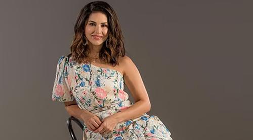 ব্যক্তিগত অনুষ্ঠানে যোগ দিতে হঠাৎ কলকাতায় সানি লিওনি