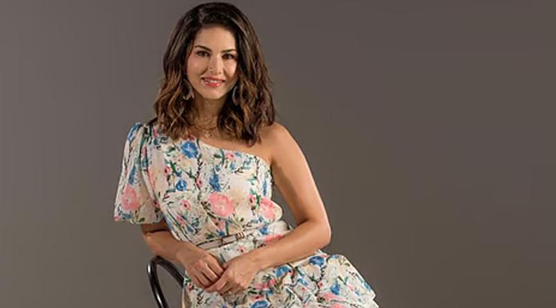 ব্যক্তিগত অনুষ্ঠানে যোগ দিতে হঠাৎ কলকাতায় সানি লিওনি