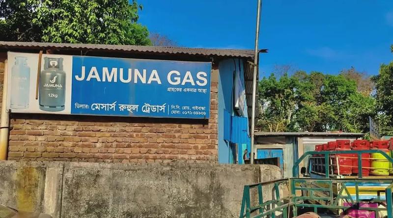 এলপিজি সিলিন্ডারের দাম বেশি নেওয়ায় ব্যবসায়ীকে জরিমানা