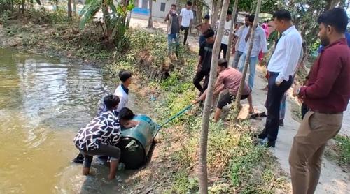 গোপালগঞ্জে পুকুরের পানির নিচে মিলল ১ ব্যারেল ডিজেল