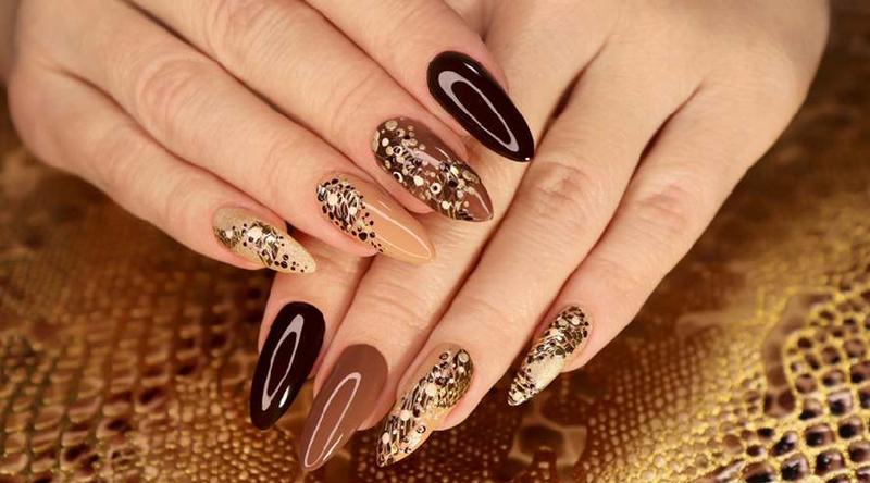 জেনে নিন কৃত্রিম নখ তোলার সঠিক পদ্ধতি