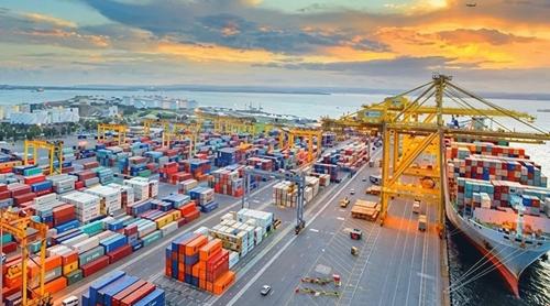 চট্টগ্রাম বন্দরে এসে পৌঁছেছে জ্বালানি পণ্যবাহী ৪ জাহাজ