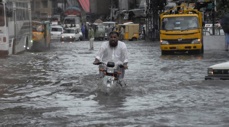 পাকিস্তানে ভারী বৃষ্টিতে প্রাণ গেল ৪৫ জনের, আহত শতাধিক