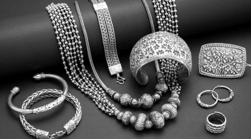 স্বর্ণের পর রুপার দামেও পতন