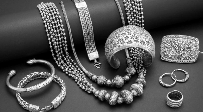 স্বর্ণের পর রুপার দামেও পতন