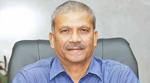 এখন থেকে সরকারের সমালোচনা কম করব : আসিফ নজরুল